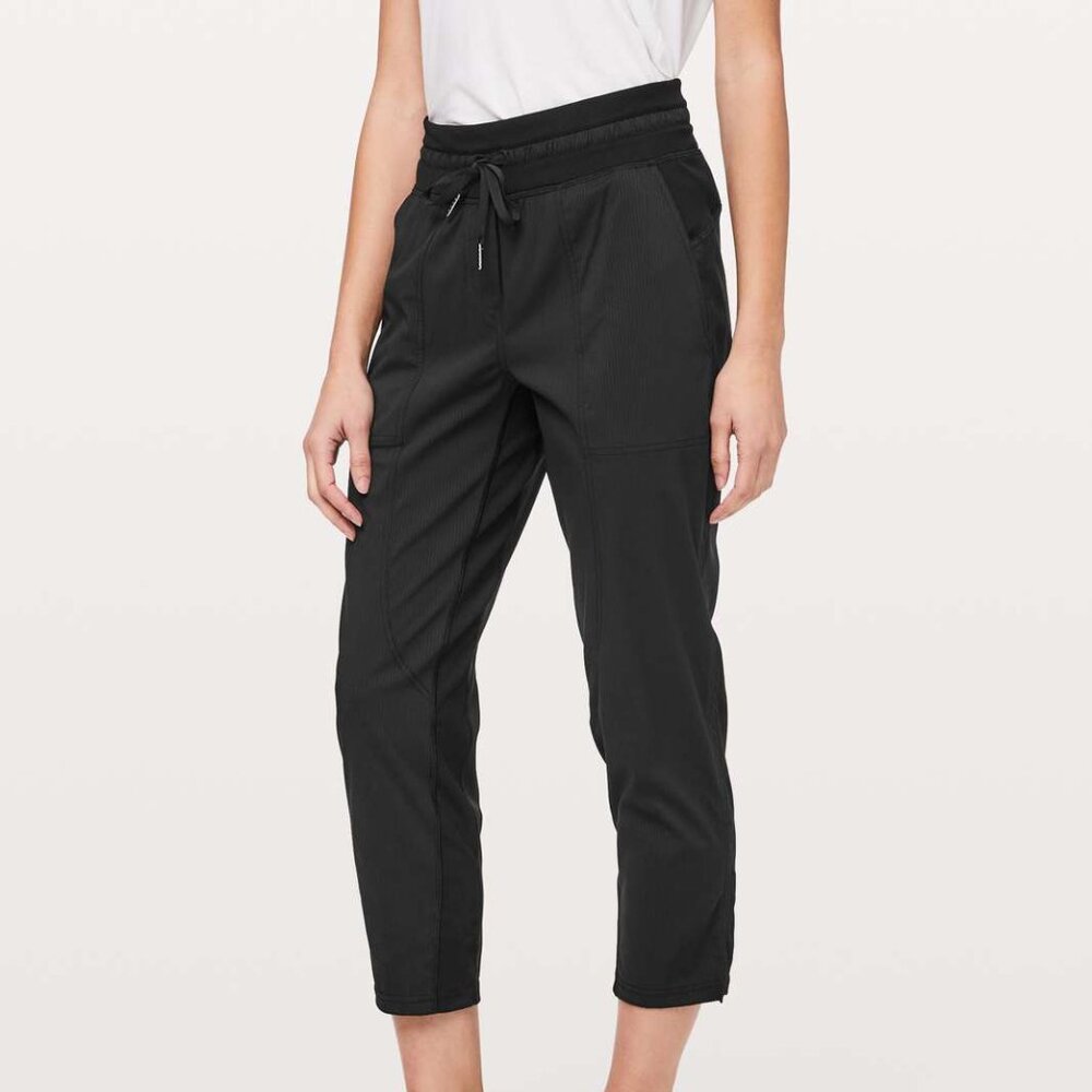 NWOT Lululemon Dance Studio Crop *25" - Black